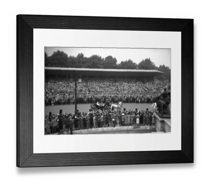 Framed Print : Trooping the Colour - Queen Victoria Memorial Framed Print : Trooping the Colour - Queen Victoria Memorial