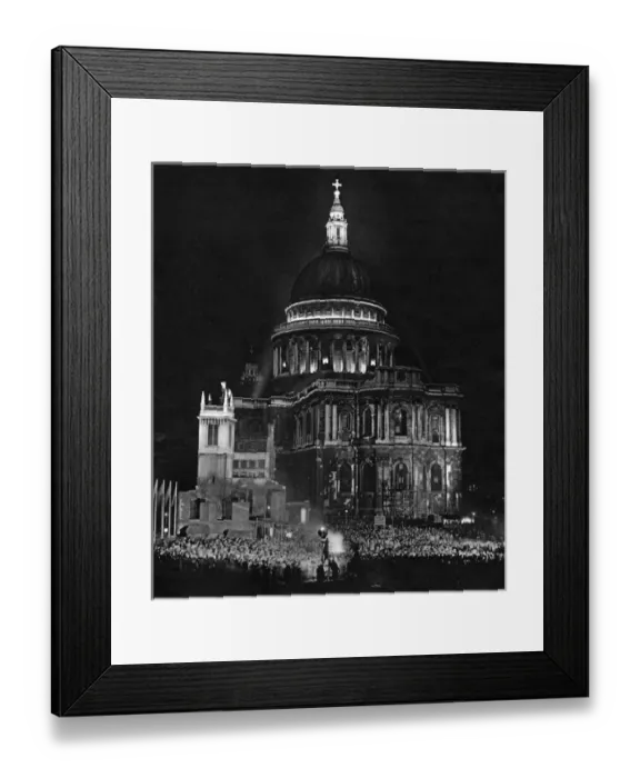 Framed Print : Celebration outside St Pauls Cathedral, London Framed Print : Celebration outside St Pauls Cathedral, London