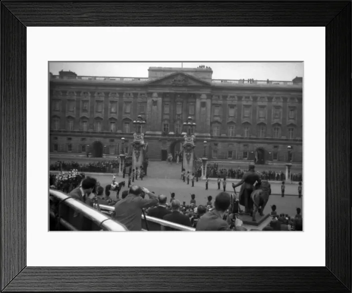 Framed Print : Trooping the Colour - Queen Victoria Memorial Framed Print : Trooping the Colour - Queen Victoria Memorial