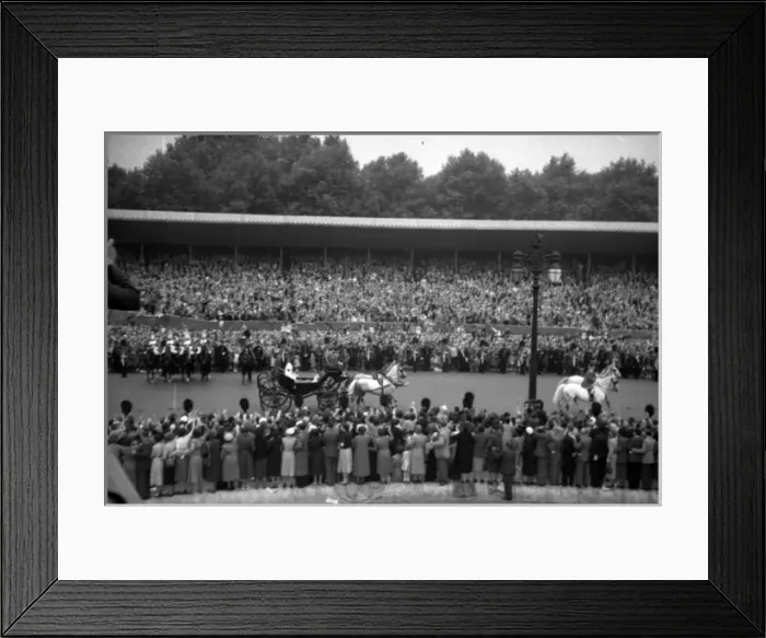 Framed Print : Trooping the Colour - Queen Victoria Memorial Framed Print : Trooping the Colour - Queen Victoria Memorial