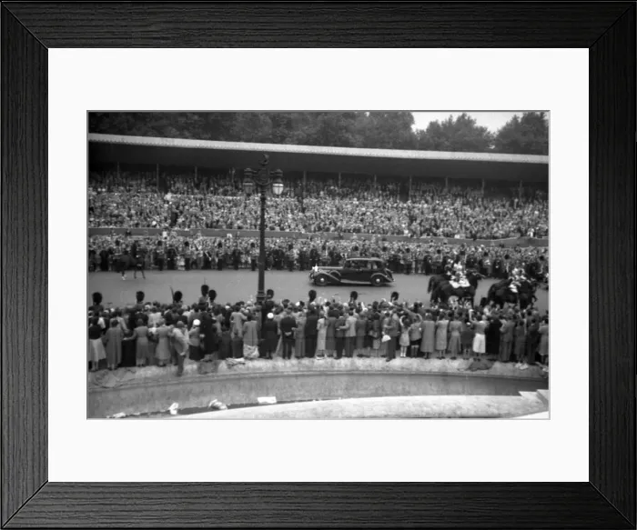 Framed Print : Trooping the Colour - Queen Victoria Memorial Framed Print : Trooping the Colour - Queen Victoria Memorial