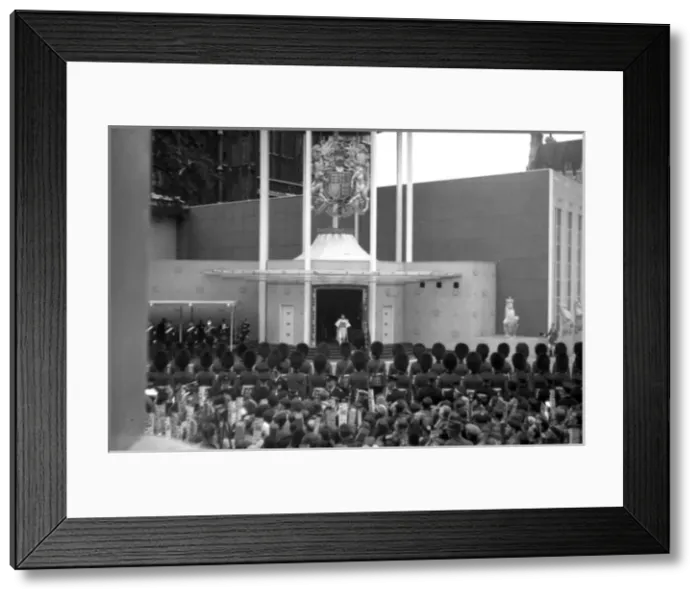 Framed Print : Coronation. Earl Marshal awaits Queen Mother