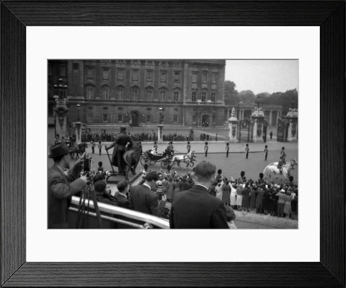 Framed Print : Trooping the Colour - Queen Victoria Memorial Framed Print : Trooping the Colour - Queen Victoria Memorial