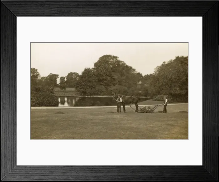 Framed Print : Froebel Lake & Grove - Roehampton University Framed Print : Froebel Lake & Grove - Roehampton University
