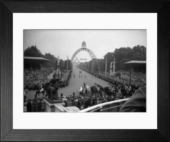 Framed Print : Trooping the Colour - Queen Victoria Memorial Framed Print : Trooping the Colour - Queen Victoria Memorial