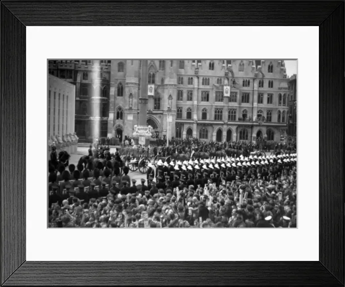 Framed Print : Coronation. Royal Horse Artillery escort Framed Print : Coronation. Royal Horse Artillery escort