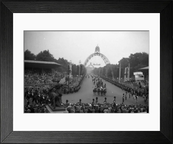 Framed Print : Trooping the Colour - Queen Victoria Memorial Framed Print : Trooping the Colour - Queen Victoria Memorial