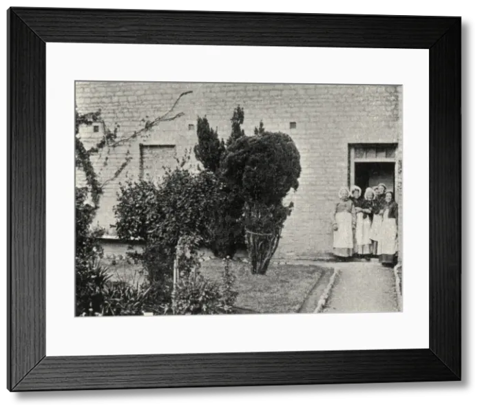 Framed Print : Female inmates at Oundle workhouse Framed Print : Female inmates at Oundle workhouse