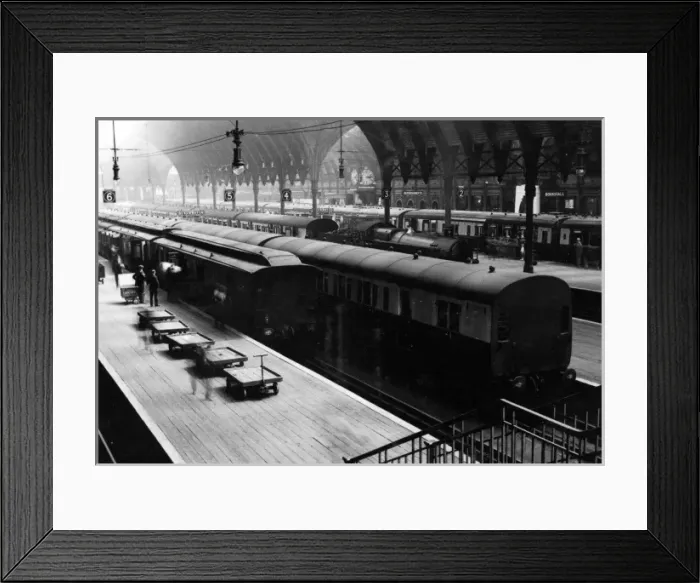 Framed Print : Train at Paddington Station Framed Print : Train at Paddington Station