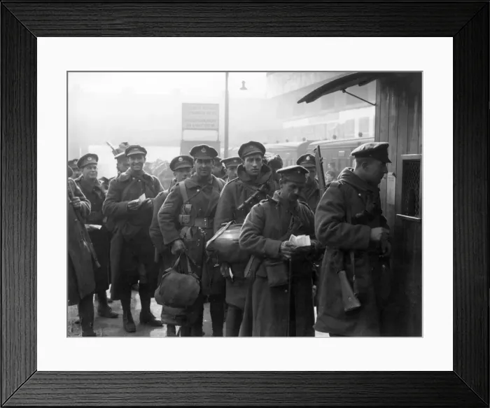 Framed Print : Soldiers on leave changing their money, WW1 Framed Print : Soldiers on leave changing their money, WW1