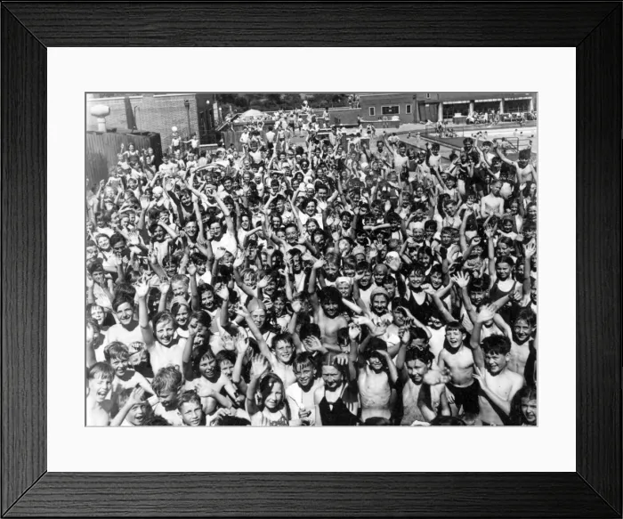 Framed Print : Children at Kingsbury Open Air Baths, 1948 Framed Print : Children at Kingsbury Open Air Baths, 1948