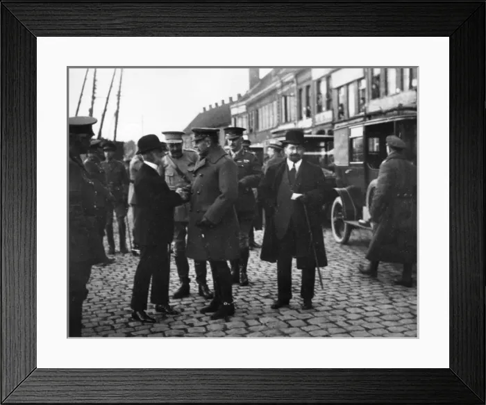 Framed Print : Sir Douglas Haig meeting President of Portugal, France Framed Print : Sir Douglas Haig meeting President of Portugal, France