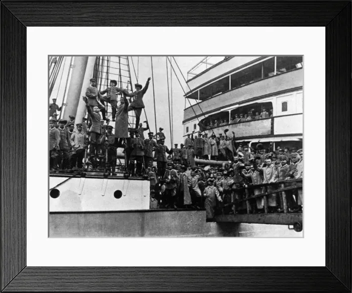 Framed Print : German soldiers leaving Hamburg to fight the Hereros Framed Print : German soldiers leaving Hamburg to fight the Hereros