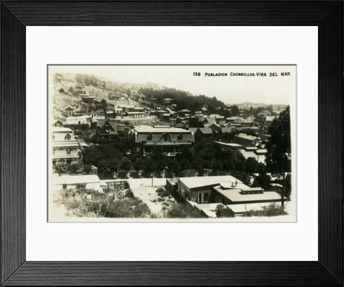 Framed Print : Chile - Valparaiso - A residential suburb Framed Print : Chile - Valparaiso - A residential suburb