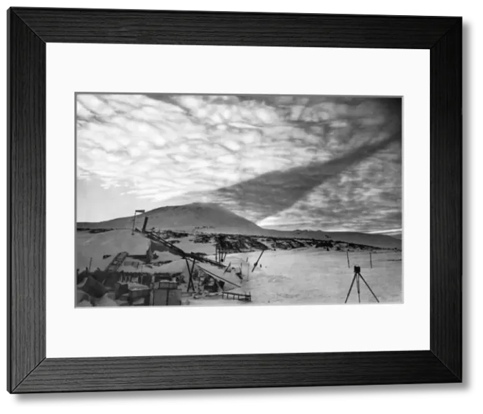 Framed Print : Scott Polar Expedition 1910 - 1912 - Earth Shadow