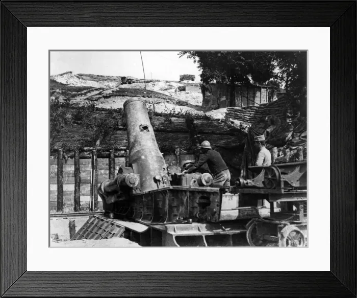 Framed Print : Howitzer about to fire, Ravin de Proyart, Somme, WW1 Framed Print : Howitzer about to fire, Ravin de Proyart, Somme, WW1