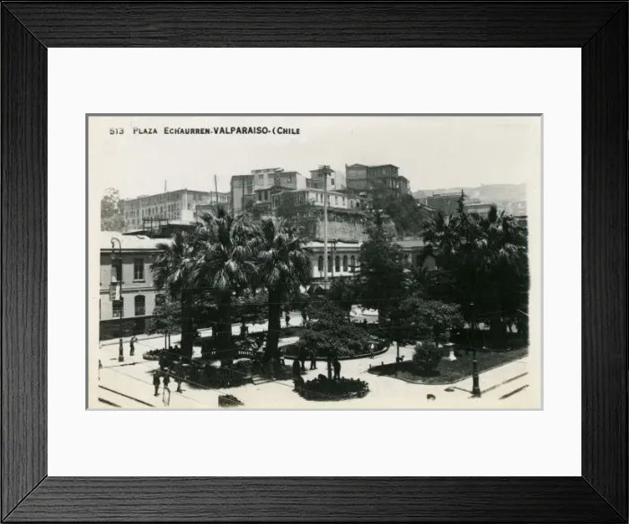 Framed Print : Chile - Valparaiso - Plaza Echurren Framed Print : Chile - Valparaiso - Plaza Echurren