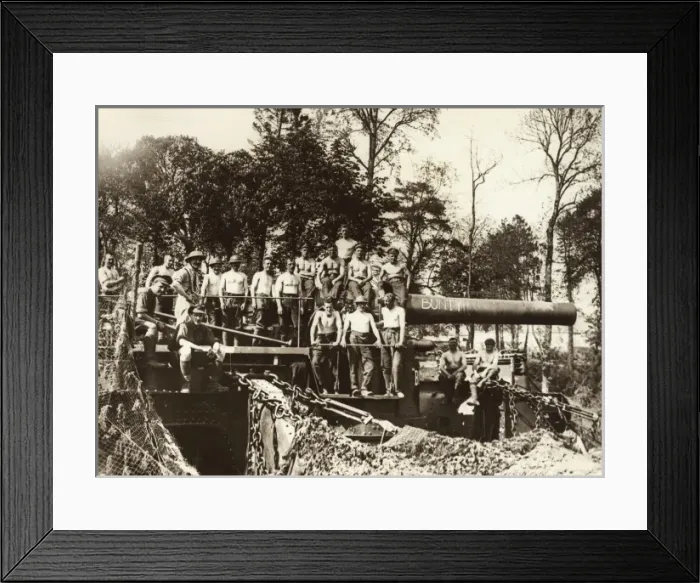 Framed Print : Gunners with Howitzer named Bunty, Western Front, WW1 Framed Print : Gunners with Howitzer named Bunty, Western Front, WW1