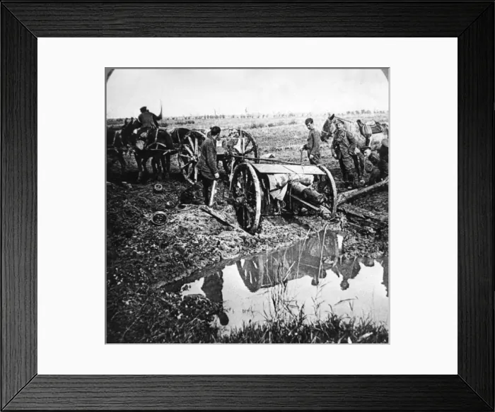 Framed Print : Removing a field gun, Western Front, WW1 Framed Print : Removing a field gun, Western Front, WW1