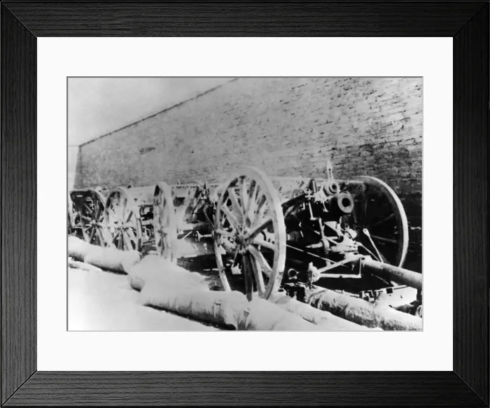 Framed Print : Kut guns in arsenal at Baghdad, WW1 Framed Print : Kut guns in arsenal at Baghdad, WW1