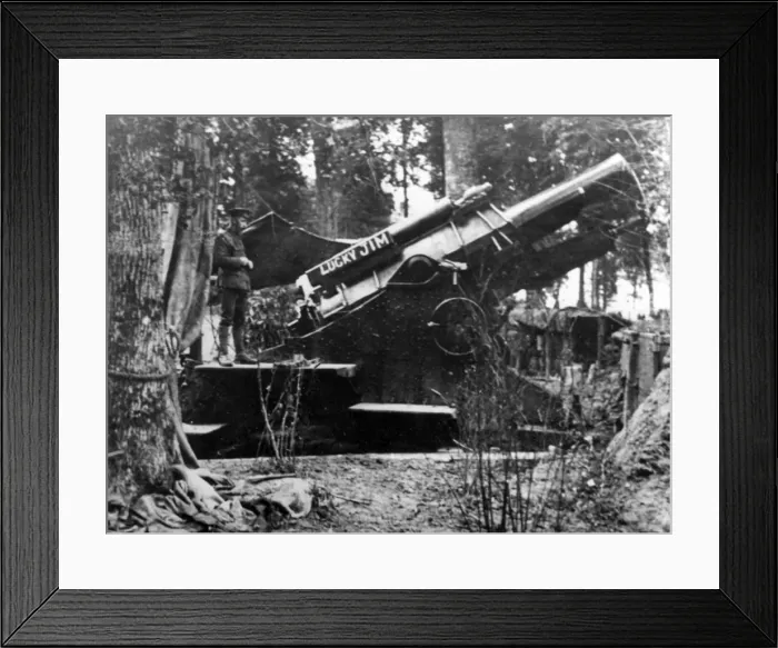 Framed Print : British Howitzer in action, Battle of Albert, France, WW1 Framed Print : British Howitzer in action, Battle of Albert, France, WW1
