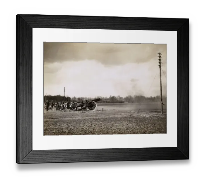 Framed Print : British artillery in action on the Western Front, WW1 Framed Print : British artillery in action on the Western Front, WW1