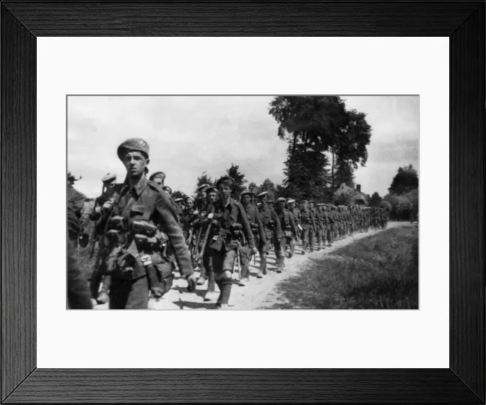 Framed Print : Scottish Rifles on the march, Laventie, France, WW1