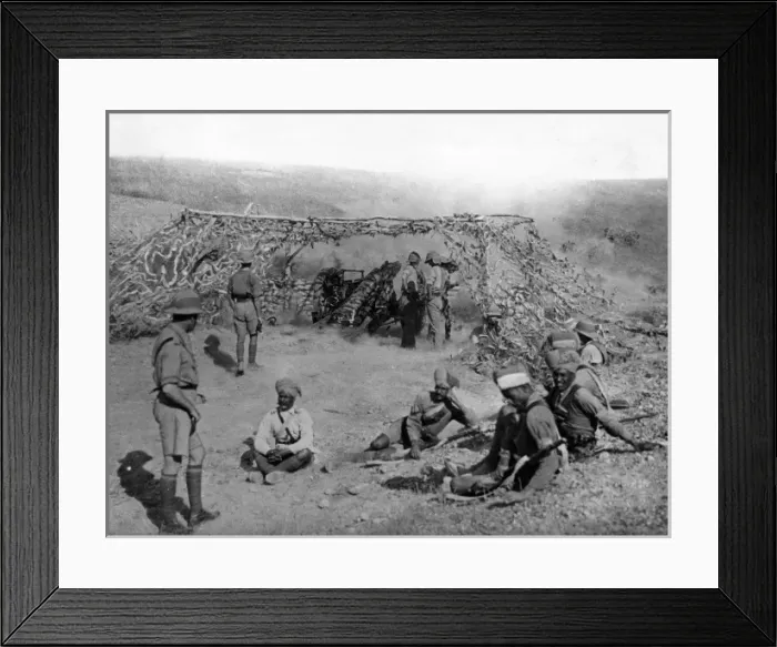 Framed Print : Heavy artillery in action in the desert, WW1 Framed Print : Heavy artillery in action in the desert, WW1