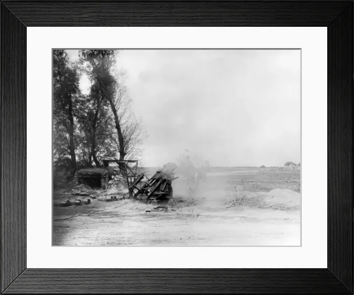 Framed Print : Canadian heavy Howitzer on the Somme, France, WW1 Framed Print : Canadian heavy Howitzer on the Somme, France, WW1