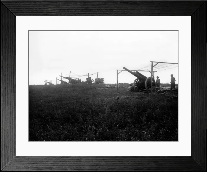 Framed Print : Battery of 60 pounders in action, Contalmaison, France, WW1 Framed Print : Battery of 60 pounders in action, Contalmaison, France, WW1