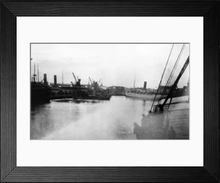 Framed Print : 1st Cameron Highlanders leaving Southampton, WW1 Framed Print : 1st Cameron Highlanders leaving Southampton, WW1
