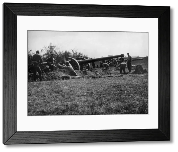 Framed Print : British 4. 7 inch field guns, Western Front, WW1 Framed Print : British 4. 7 inch field guns, Western Front, WW1