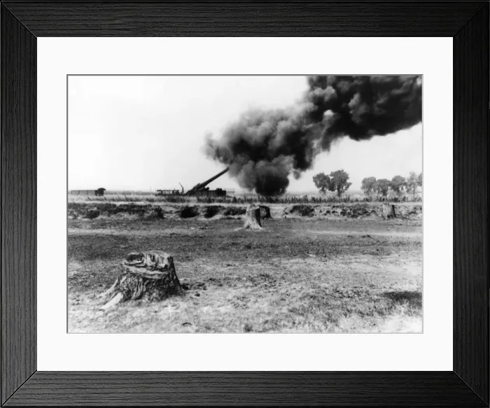 Framed Print : British heavy gun in action, Somme area, WW1 Framed Print : British heavy gun in action, Somme area, WW1