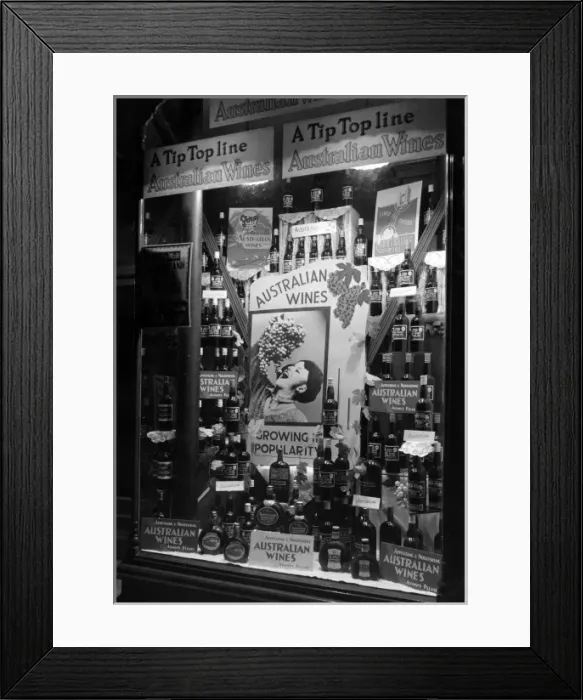 Framed Print : Daily Mail Home Exhibition - Australian Wines Framed Print : Daily Mail Home Exhibition - Australian Wines