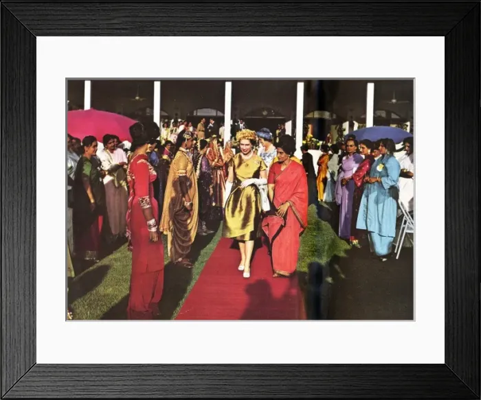 Framed Print : Queen Elizabeth II - royal tour of India Framed Print : Queen Elizabeth II - royal tour of India