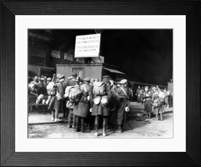 Framed Print : Soldiers on leave at a railway station, WW1 Framed Print : Soldiers on leave at a railway station, WW1