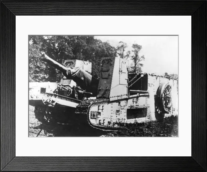 Framed Print : Gun-carrying British tank, WW1 Framed Print : Gun-carrying British tank, WW1
