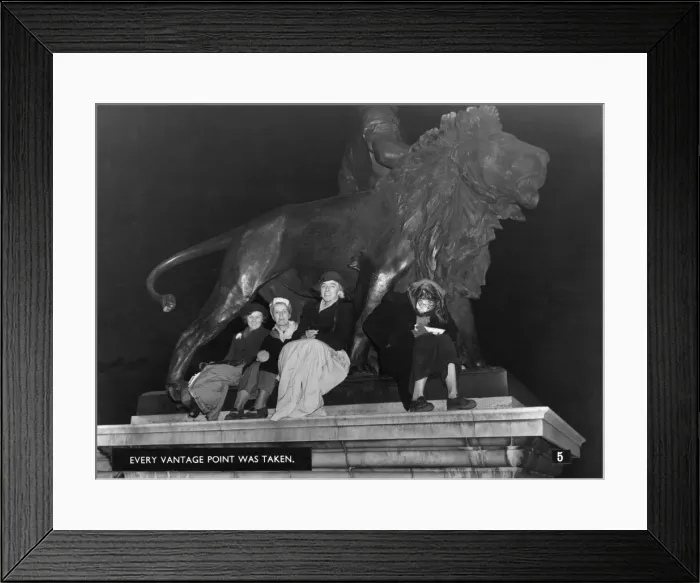 Framed Print : Royal Wedding 1947 - an excellent vantage point Framed Print : Royal Wedding 1947 - an excellent vantage point