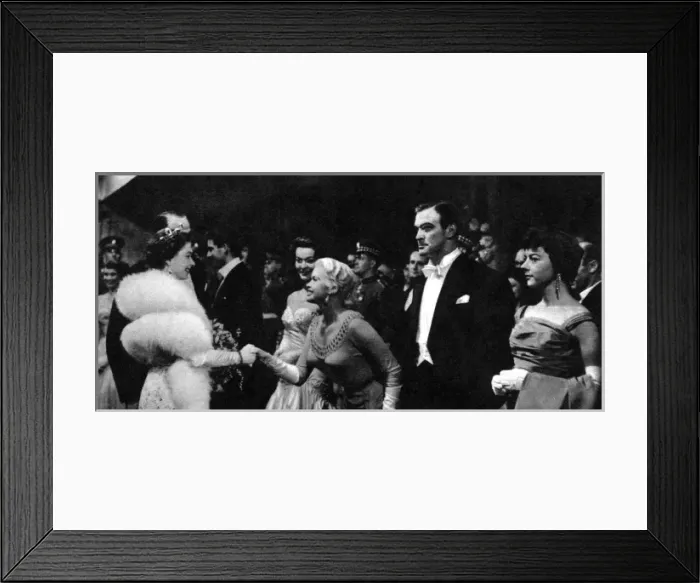 Framed Print : Queen Elizabeth II in Leicester Square, 1957 Framed Print : Queen Elizabeth II in Leicester Square, 1957