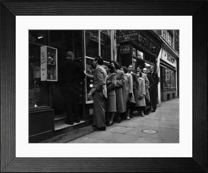 Framed Print : Queue for a tobacconists, London 1940s Framed Print : Queue for a tobacconists, London 1940s