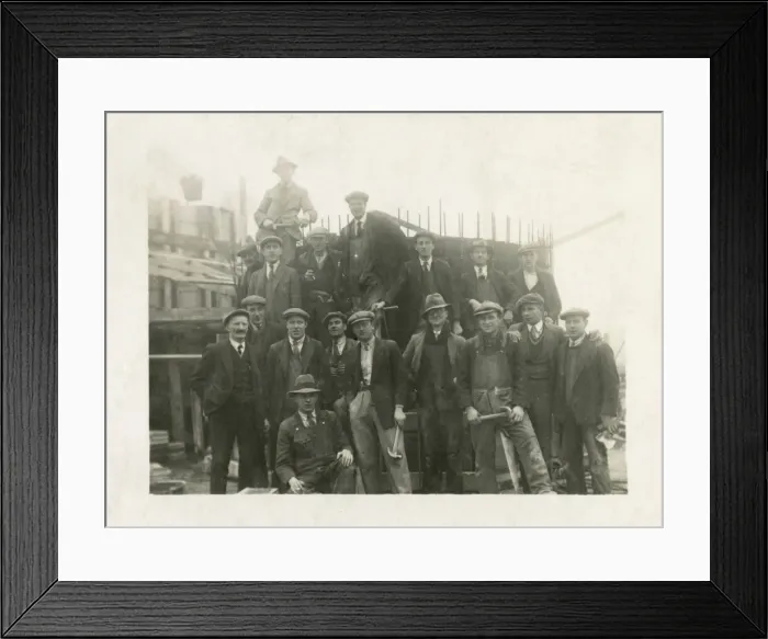 Framed Print : Builders of the Dorchester Hotel, Park Lane, London W1 Framed Print : Builders of the Dorchester Hotel, Park Lane, London W1