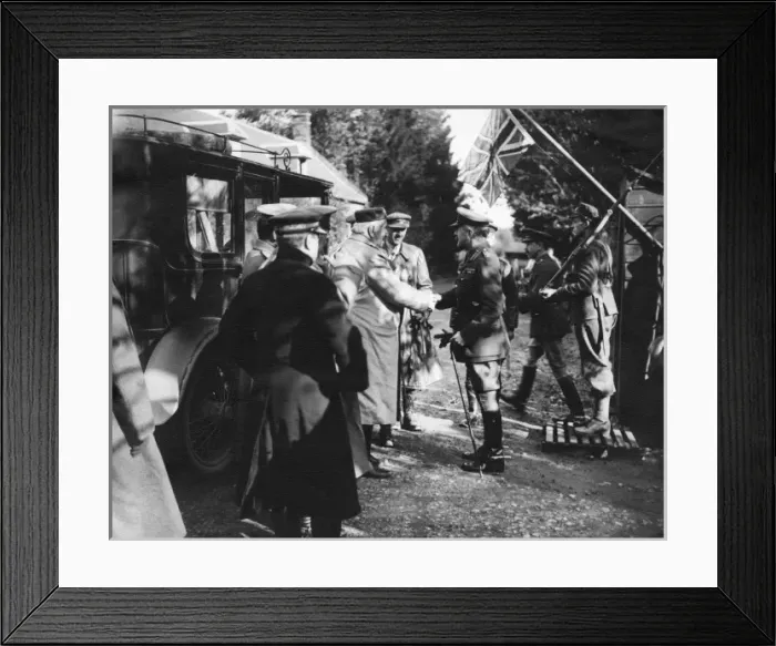Framed Print : Sir Douglas Haig meeting King Nikola I of Montenegro Framed Print : Sir Douglas Haig meeting King Nikola I of Montenegro