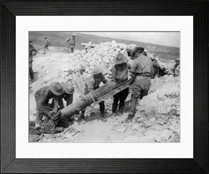 Framed Print : Loading a trench mortar, Western Front, France, WW1 Framed Print : Loading a trench mortar, Western Front, France, WW1