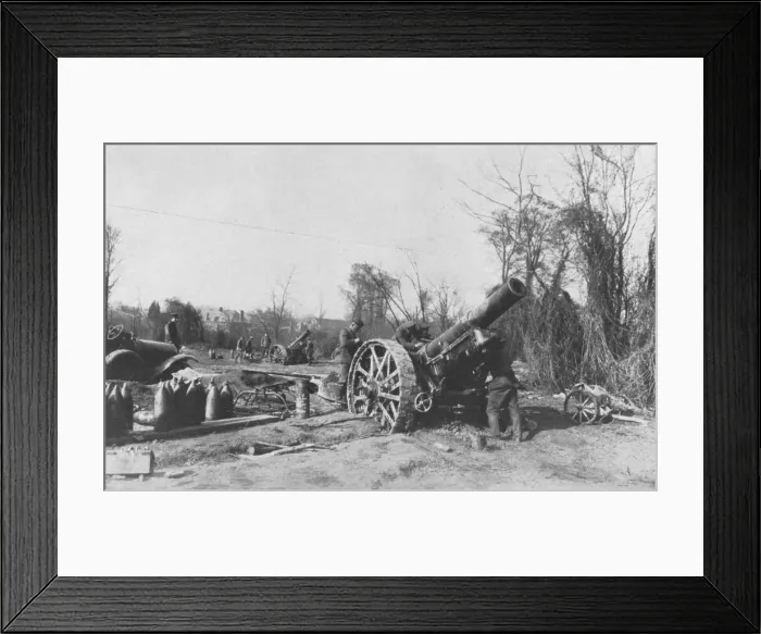 Framed Print : German soldiers with captured British guns, WW1 Framed Print : German soldiers with captured British guns, WW1