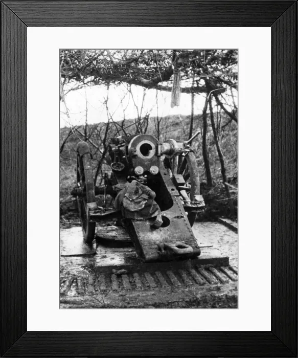 Framed Print : British Howitzer near Albert, France, WW1 Framed Print : British Howitzer near Albert, France, WW1