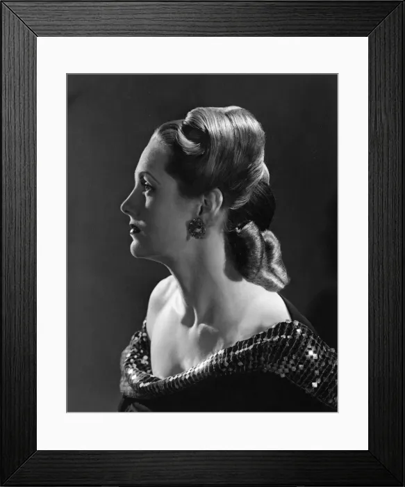 Framed Print : 1940s hairstyle Framed Print : 1940s hairstyle