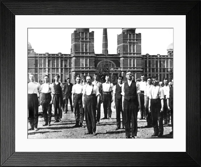 Framed Print : Kitcheners army recruits drilling, Chatham, Kent, WW1 Framed Print : Kitcheners army recruits drilling, Chatham, Kent, WW1