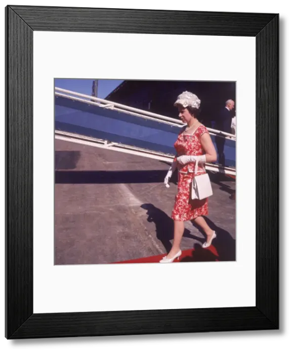 Framed Print : Queen Elizabeth II - West Indies royal tour 1966 Framed Print : Queen Elizabeth II - West Indies royal tour 1966