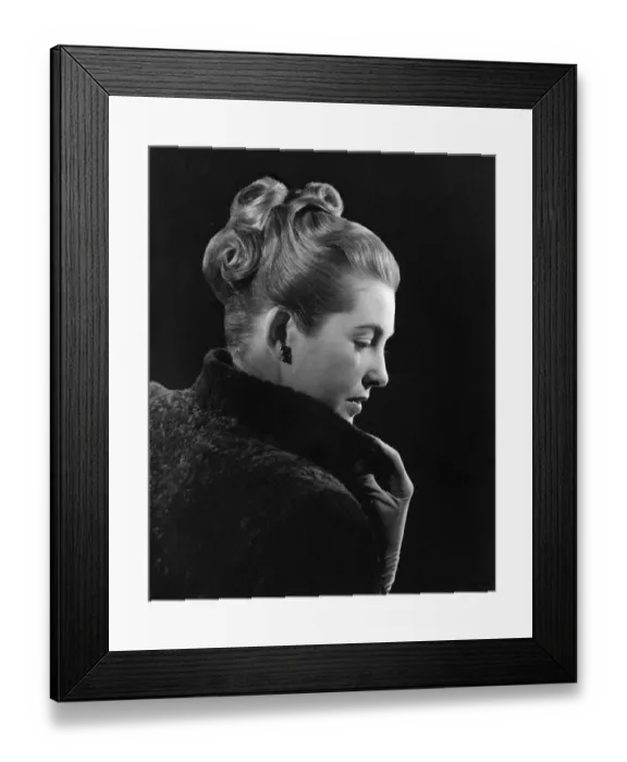 Framed Print : 1940s hairstyle Framed Print : 1940s hairstyle