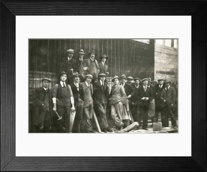 Framed Print : Builders of the Dorchester Hotel, Park Lane, London W1 Framed Print : Builders of the Dorchester Hotel, Park Lane, London W1